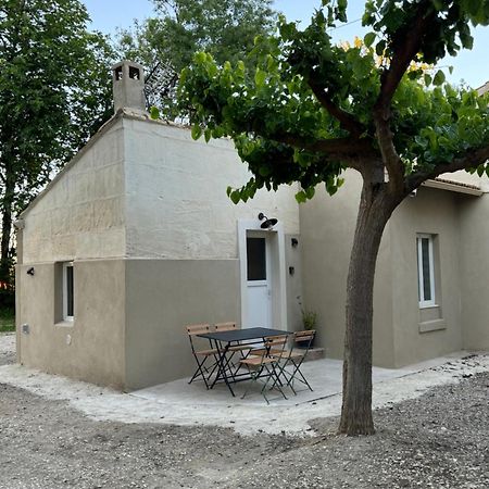 Appartement Mazet En Campagne à Arles Extérieur photo