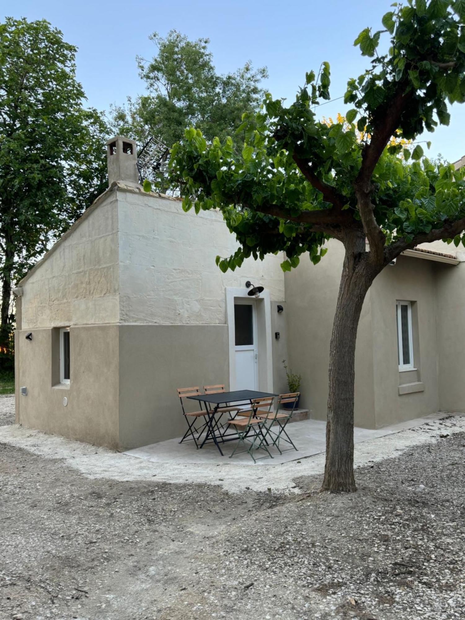 Appartement Mazet En Campagne à Arles Extérieur photo